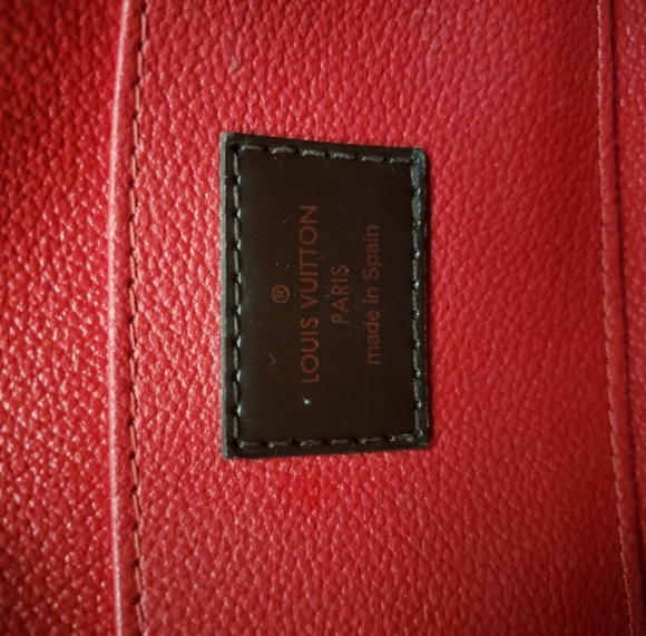 LV cosmetic pouch - Picture 4 of 8